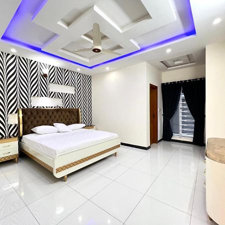 Luxury Executive 2Bedroom Apartment Convenient And Nice Location อิสลามาบัด ภายนอก รูปภาพ